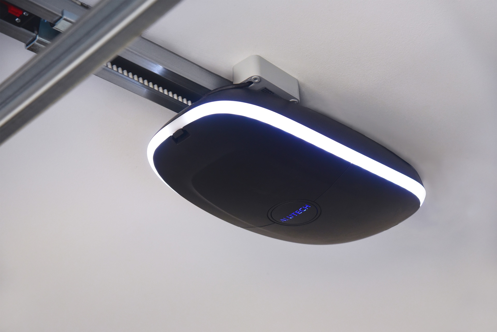 Alutech LGR-3300B Рейка приводная цельная с зубчатым ремнем